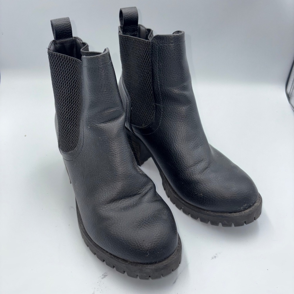 MIA Jonna Black Chelsea Boots Womens 7M Lug Sole Chunky Block Heel MH1594‎